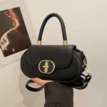 A fashionable bag - Image 4