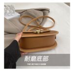 A fashionable bag - Image 10