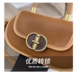 A fashionable bag - Image 9