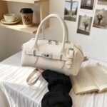Bags (4 colors) with chain & without - Image 20